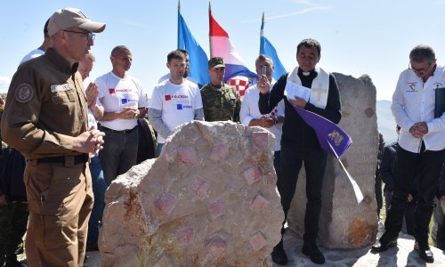 Na obljetnicu Oluje na Dinari svečano otkriven Spomenik domovini