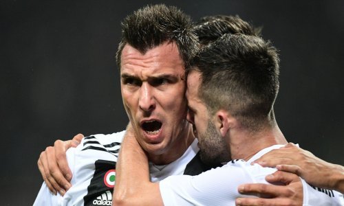 Pjanić kratkom objavom otkrio kako se Mandžukić nosi s pričama o odlasku iz Juventusa