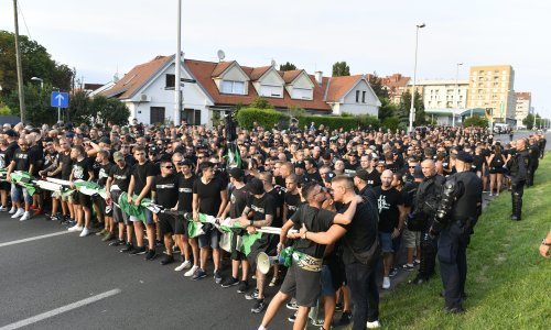 Zloglasna navijačka skupina u Zagrebu; pogledajte hordu Mađara kako prolazi ulicama