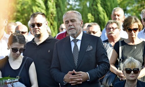 U Hercegovini pokopana majka Milana Bandića, na sprovod došao  niz ljudi iz društveno-političkog života