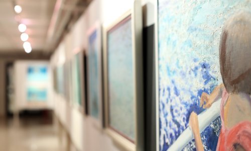 U Splitu otvorena izložba 'Tu sam doma' slikarice Lili Gluić