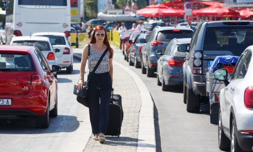 Split prometno paraliziran: Na svim prilazima trajektnoj luci kilometarske kolone