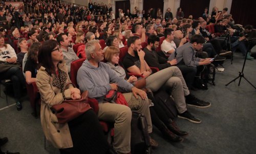 Održana brijunska premijera predstave 'Cabaret - koncert za žlice i gitare'