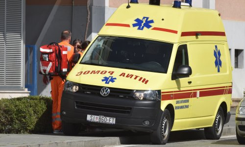 Na parkiralištu odmorišta Ravna Gora vozačica naletjela na dijete, teško je ozlijeđeno, ali je stabilno