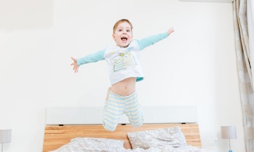 Oduševljeno dijete imitiralo roditelje pa izazvalo burne reakcije interneta