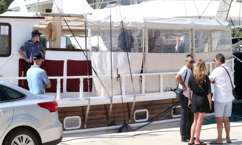 Vlasnik broda na kojem su se otrovali Talijani odbio komentirati slučaj. Obdukcija potvrdila trovanje ugljikovim monoksidom?