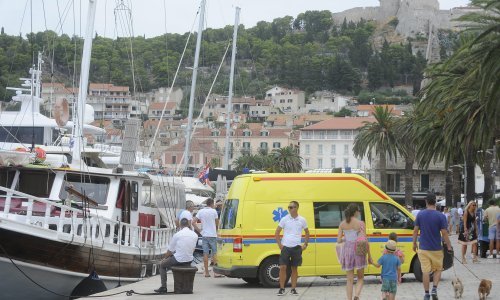 Omiški SDP-a objavio bizaran status o trovanju na Hvaru, zatim se pravdali: Aktivistica koja radi Facebook malo se zaigrala