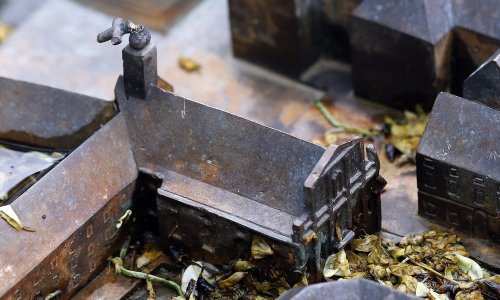 [FOTO] Vandali potrgali križeve s makete grada u centru Zagreba