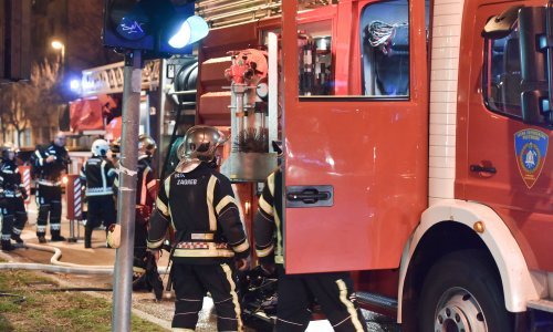 Požar na odlagalištu otpada kod Pule, grad se probudio obavijen smrdljivim dimom