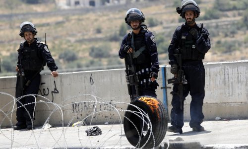 Dvojica Palestinaca ranila izraelskog policajca, jedan od njih ubijen