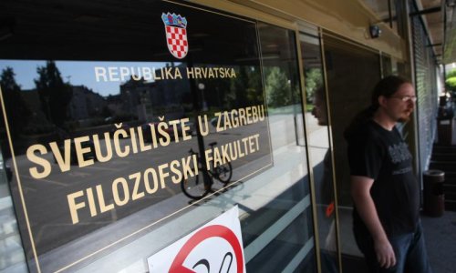 Novac za knjige trošili na online kladionici