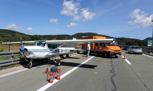 Pliot koji je zrakoplov prizemljio na autocestu otkrio što mu je prolazilo kroz glavu