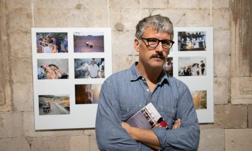 Otvorena izložba 'Iza Igara' Marka Ercegovića posvećena Dubrovačkim ljetnim igrama
