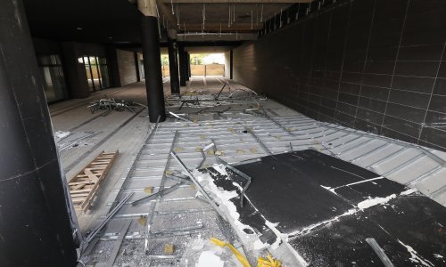 [FOTO] Pogledajte kako izgleda srušeni strop kod vrtića u zagrebačkim Vrbanima, gdje samo srećom nitko nije stradao