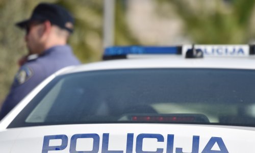 Policija prijavila dvojicu mladića za napad u kafiću u Đevrskama, vozača našli pijanog