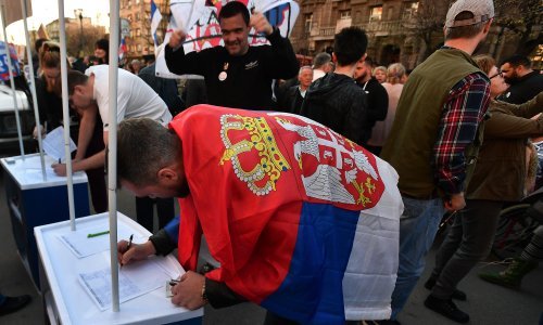 Srbi oplakivali Albanca misleći da se radi o Grku koji je prosvjedovao protiv NATO-va bombardiranja