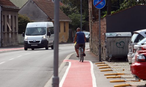 Pijan električnim biciklom sletio u kanal; lakše je ozlijeđen, a napuhao je 2,41 promila