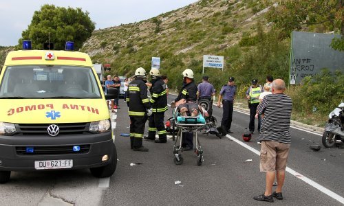 Sanitetsko vozilo završilo na boku, ozlijeđeno troje ljudi