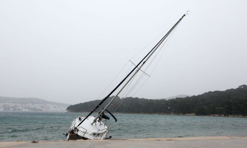 Nasukao se gumenjak, tri osobe ozlijeđene