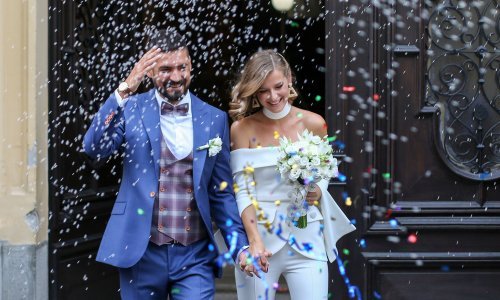 Ljubavni par iz modnog svijeta dugogodišnju vezu okrunio brakom: Mladenka sudbonosno 'da' izrekla u hlačama