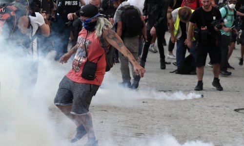 Francuska policija suzavcem i vodenim topovima na prosvjednike protiv G7