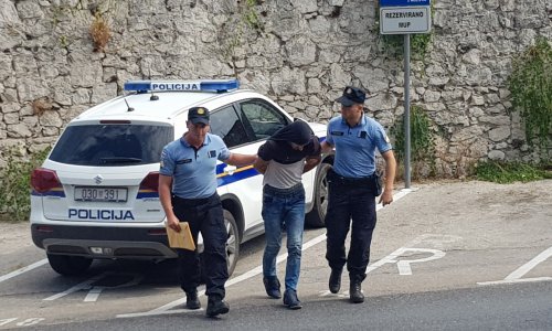 Osumnjičenima za prenošenje 341,8 kilograma marihuane mjesec dana pritvora