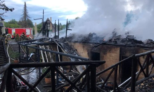 [FOTO] Plitvice: Izgorio turistički kompleks Etno House, na terenu bile čak 22 cisterne i 56 vatrogasaca