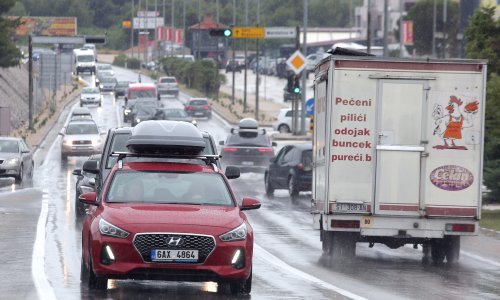 Jak vjetar ometa promet na Jadranskoj magistrali, pročitajte i ostala upozorenja HAK-a
