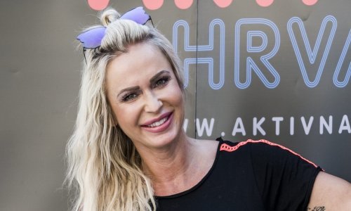 Dekolte iz snova: Renata Sopek pokazala kakva ranim jutrom dolazi na plažu