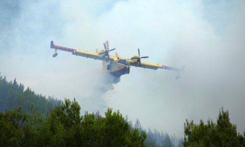 Airtractor gasi požar u mjestu Vlačine kod Zemunika