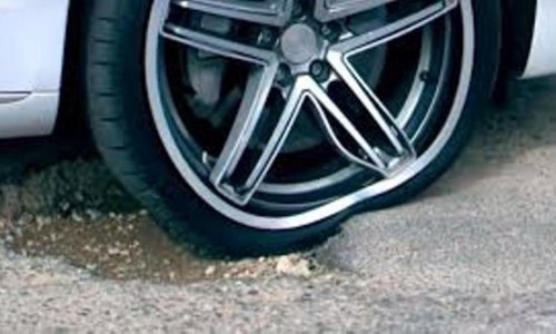 Kako izbjeći oštećenje felgi i guma većih dimenzija nailaskom na 'udarnu' rupu? Ovo bi moglo biti rješenje