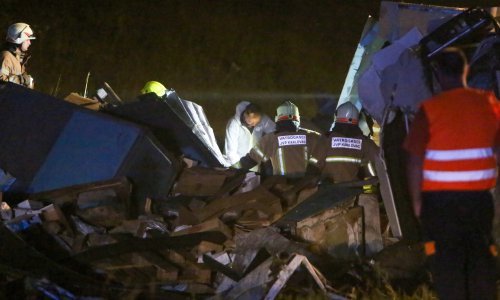 [FOTO/VIDEO] Teška prometna nesreća kod Karlovca; šleper s mlijekom poklopio osobni automobil, jedna osoba poginula