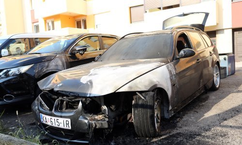 [FOTO/VIDEO] U Karlovcu izgorio automobil, policija otkrila da je požar bio podmetnut
