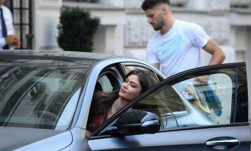 Brunu Petkovića na okupljanje reprezentacije otpratila njegova atraktivna djevojka