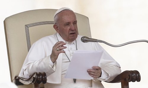 Papa kritizira zlostavljanje oboljelih od Alzheimera