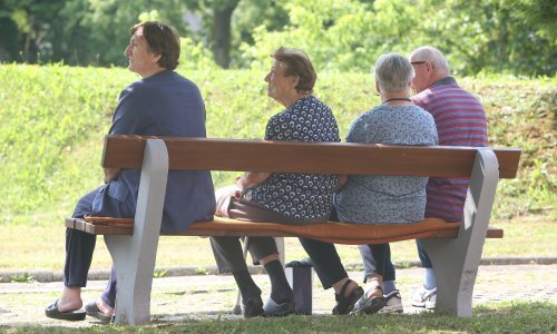 Vlada umirovljenicima dala 50 kuna, a uzela im 70 jer sad sami moraju plaćati dopunsko osiguranje