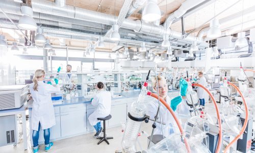 Posjetili smo institut na kojem se testira odjeća i posteljina: Ne pada vam ni na pamet što sve rade s njom; rastežu je, zakopavaju u zemlju...