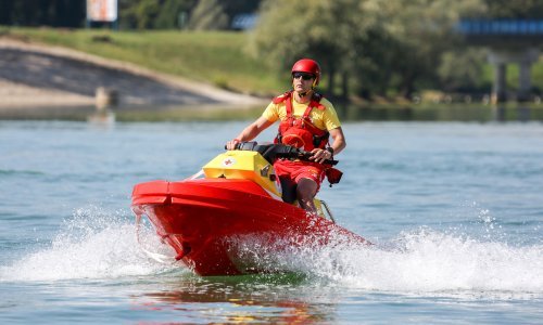 [FOTO] Crveni križ dobio novu morsku jurilicu za spašavanje, pogledajte kako je spasila 'utopljenika' na Jarunu