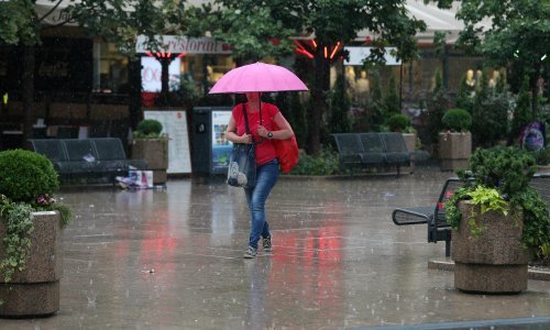 U Zagrebu danas i do 10 stupnjeva hladnije nego u Dalmaciji, jak vjetar otežava promet