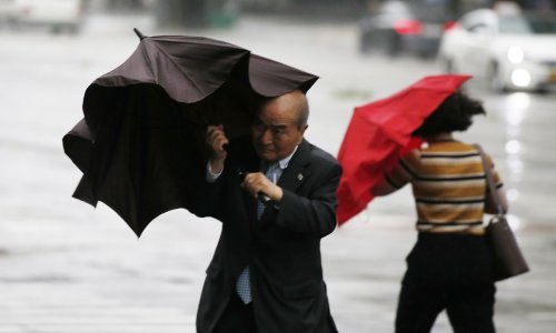 Snažan tajfun pogodio područje Tokija, jedna osoba poginula