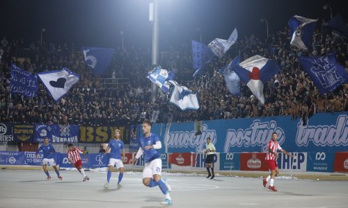 Opet se orilo sa Šalate; Bad Blue Boysi pozdravili igrače Futsal Dinama i talijanskog Milana