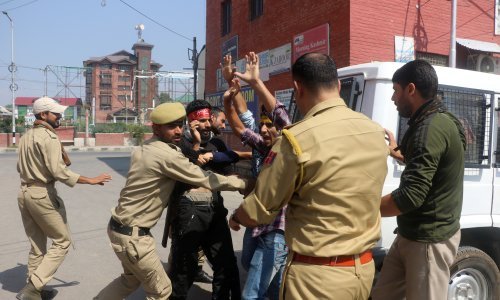 Izgredi i napetost u indijskom Kašmiru u prigodi šijitskog blagdana