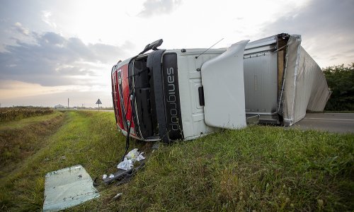 Prevrnuo se šleper kod Virovitice; promet je bio potpuno obustavljen, a vozač odvezen u bolnicu