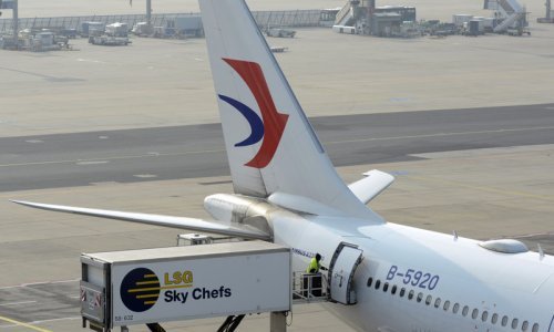 Zrakoplov prisilno sletio nakon što je pilot prolio vruću kavu u kokpitu