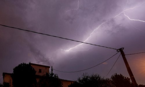 Žestoko olujno nevrijeme u Španjolskoj uzelo dva života; par u automobilu odnijela bujica