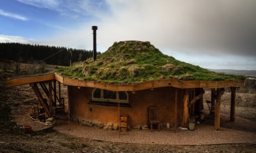 Škot izgradio svoju hobitsku kućicu