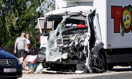 Sudar dva kamiona i kombija kod Trilja, ozlijeđeni vozač prevezen u splitsku bolnicu