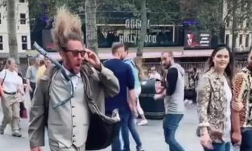 Maštoviti ulični umjetnik oduševio je prolaznike u Londonu, pogledajte kako