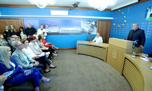 Bandić ima više pročelnika nego Plenković ministara, a osniva još dva gradska ureda