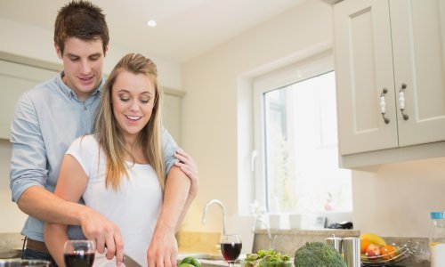 Usamljeni momak oblijepio Zagreb plakatima kako bi pronašao ljubav. Nisu baš svi oduševljeni njegovom gestom